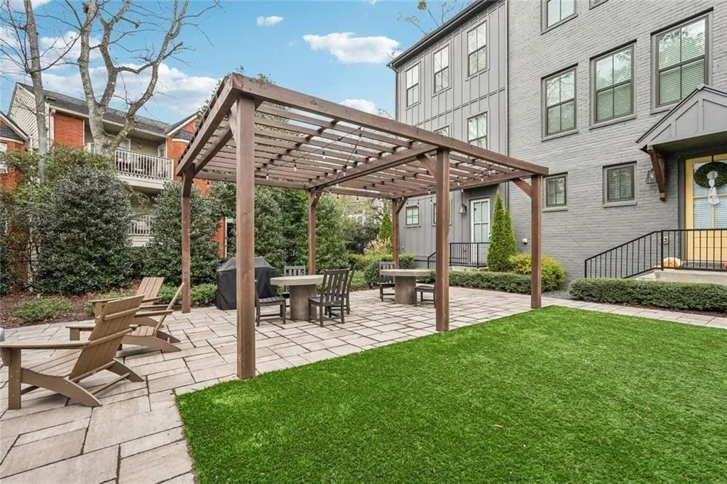 193 Chestnut Circle Ne Unit 38, Atlanta, Georgia 30342, 3 Bedrooms Bedrooms, 0 ,3 BathroomsBathrooms,Residential,For Sale,193 Chestnut Circle Ne Unit 38,7725604