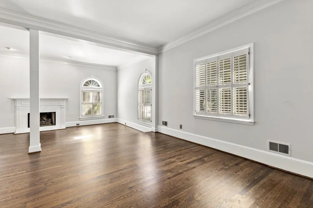 200 Marsh Glen Point, Sandy Springs, Georgia 30328, 5 Bedrooms Bedrooms, ,4 BathroomsBathrooms,Residential,Sold,200 Marsh Glen Point,6951735