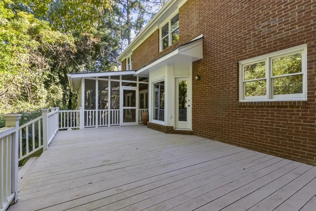 200 Marsh Glen Point, Sandy Springs, Georgia 30328, 5 Bedrooms Bedrooms, ,4 BathroomsBathrooms,Residential,Sold,200 Marsh Glen Point,6951735