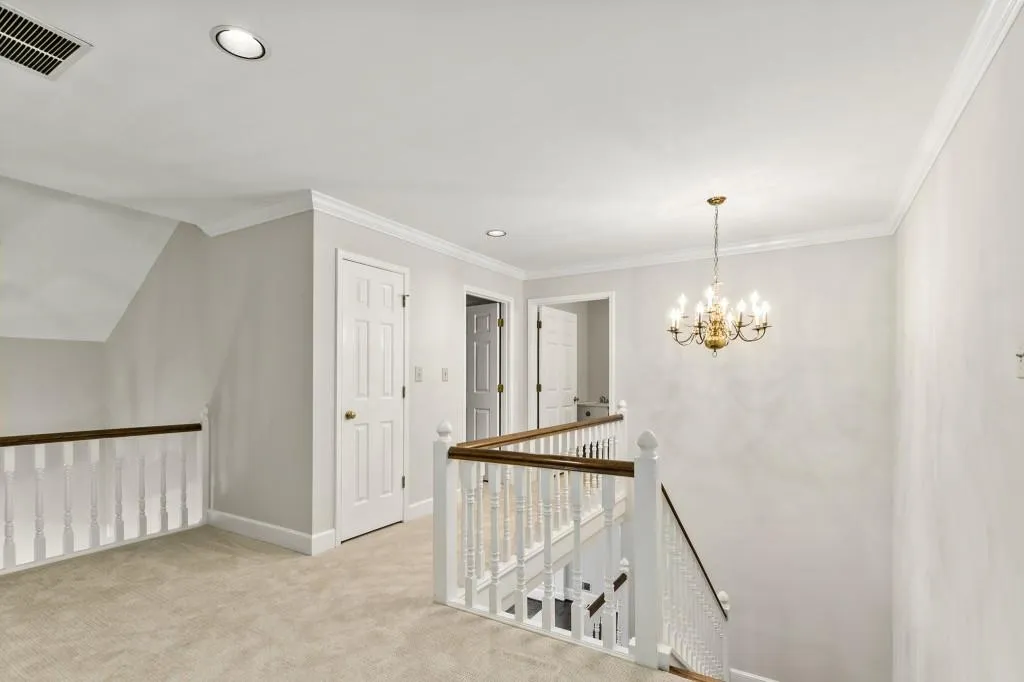 200 Marsh Glen Point, Sandy Springs, Georgia 30328, 5 Bedrooms Bedrooms, ,4 BathroomsBathrooms,Residential,Sold,200 Marsh Glen Point,6951735