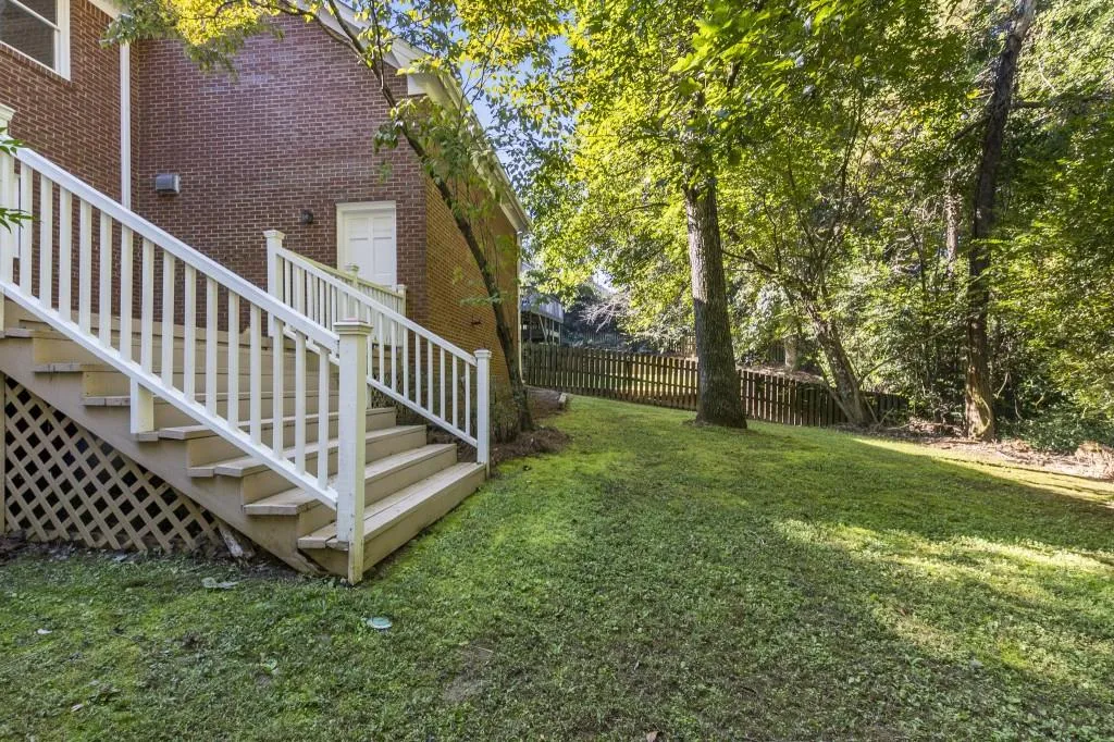 200 Marsh Glen Point, Sandy Springs, Georgia 30328, 5 Bedrooms Bedrooms, ,4 BathroomsBathrooms,Residential,Sold,200 Marsh Glen Point,6951735