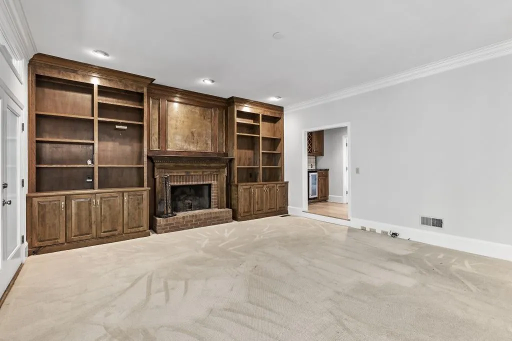 200 Marsh Glen Point, Sandy Springs, Georgia 30328, 5 Bedrooms Bedrooms, ,4 BathroomsBathrooms,Residential,Sold,200 Marsh Glen Point,6951735