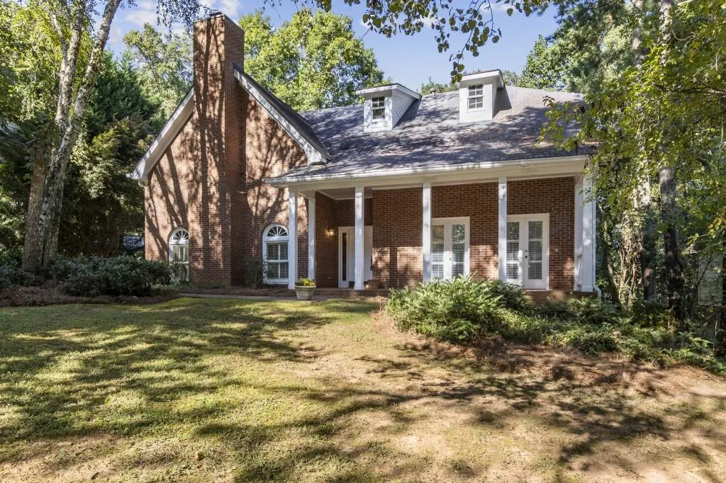 200 Marsh Glen Point, Sandy Springs, Georgia 30328, 5 Bedrooms Bedrooms, ,4 BathroomsBathrooms,Residential,Sold,200 Marsh Glen Point,6951735