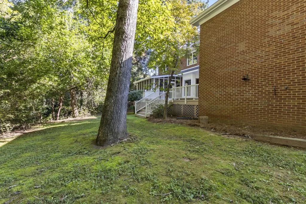 200 Marsh Glen Point, Sandy Springs, Georgia 30328, 5 Bedrooms Bedrooms, ,4 BathroomsBathrooms,Residential,Sold,200 Marsh Glen Point,6951735
