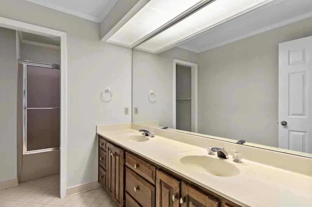 200 Marsh Glen Point, Sandy Springs, Georgia 30328, 5 Bedrooms Bedrooms, ,4 BathroomsBathrooms,Residential,Sold,200 Marsh Glen Point,6951735