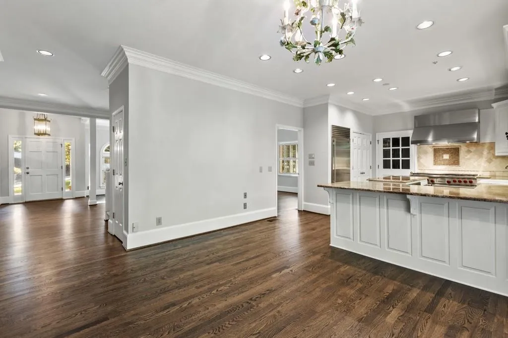 200 Marsh Glen Point, Sandy Springs, Georgia 30328, 5 Bedrooms Bedrooms, ,4 BathroomsBathrooms,Residential,Sold,200 Marsh Glen Point,6951735
