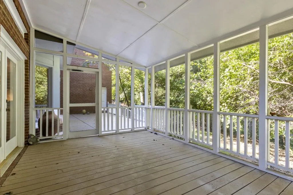 200 Marsh Glen Point, Sandy Springs, Georgia 30328, 5 Bedrooms Bedrooms, ,4 BathroomsBathrooms,Residential,Sold,200 Marsh Glen Point,6951735