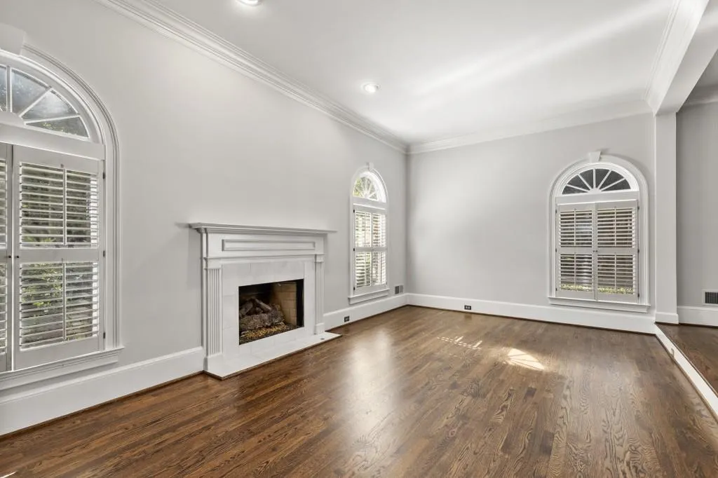 200 Marsh Glen Point, Sandy Springs, Georgia 30328, 5 Bedrooms Bedrooms, ,4 BathroomsBathrooms,Residential,Sold,200 Marsh Glen Point,6951735