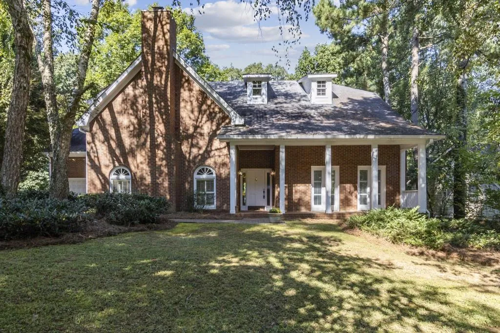 200 Marsh Glen Point, Sandy Springs, Georgia 30328, 5 Bedrooms Bedrooms, ,4 BathroomsBathrooms,Residential,Sold,200 Marsh Glen Point,6951735