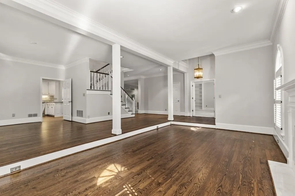 200 Marsh Glen Point, Sandy Springs, Georgia 30328, 5 Bedrooms Bedrooms, ,4 BathroomsBathrooms,Residential,Sold,200 Marsh Glen Point,6951735