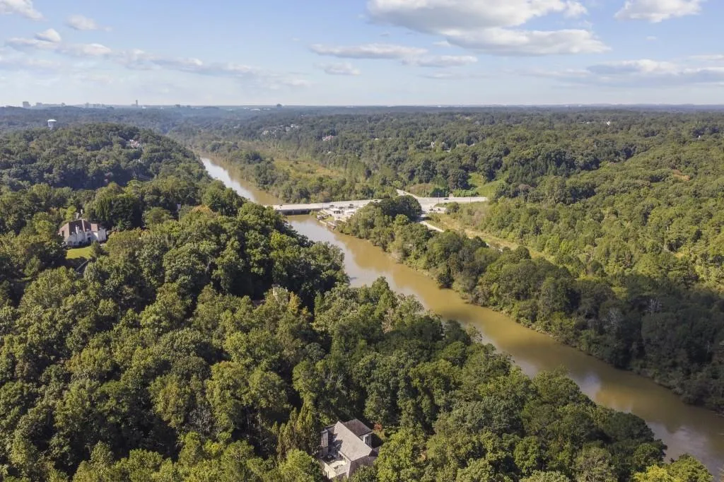 200 Marsh Glen Point, Sandy Springs, Georgia 30328, 5 Bedrooms Bedrooms, ,4 BathroomsBathrooms,Residential,Sold,200 Marsh Glen Point,6951735