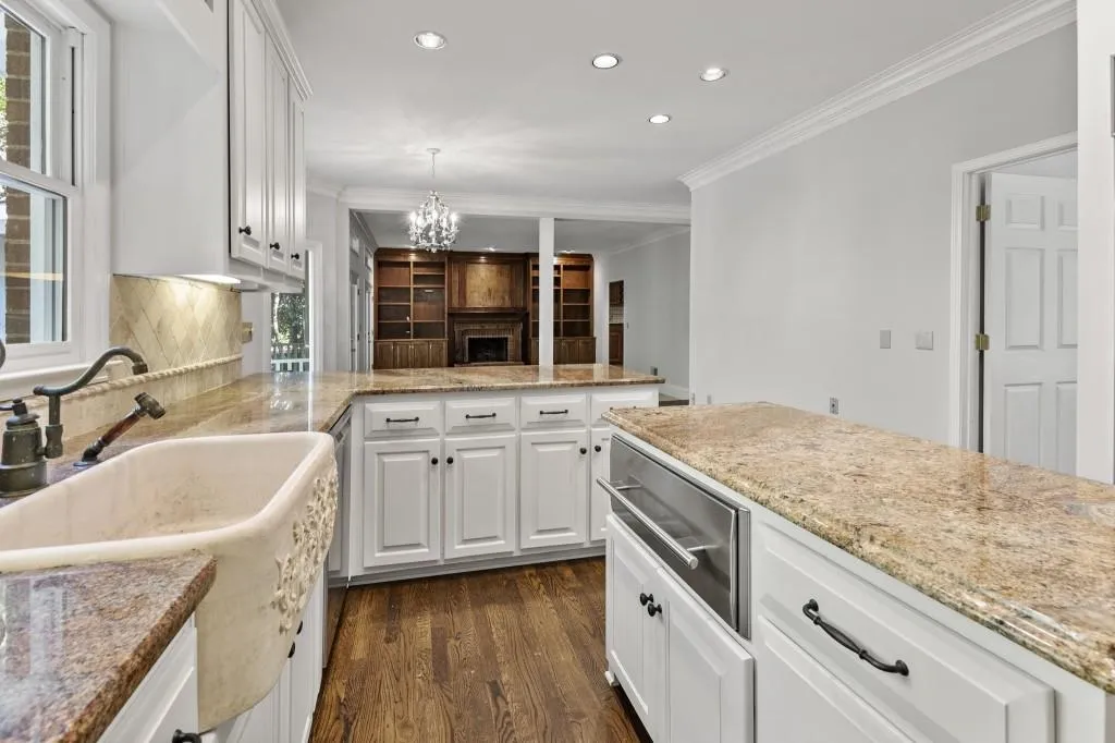 200 Marsh Glen Point, Sandy Springs, Georgia 30328, 5 Bedrooms Bedrooms, ,4 BathroomsBathrooms,Residential,Sold,200 Marsh Glen Point,6951735