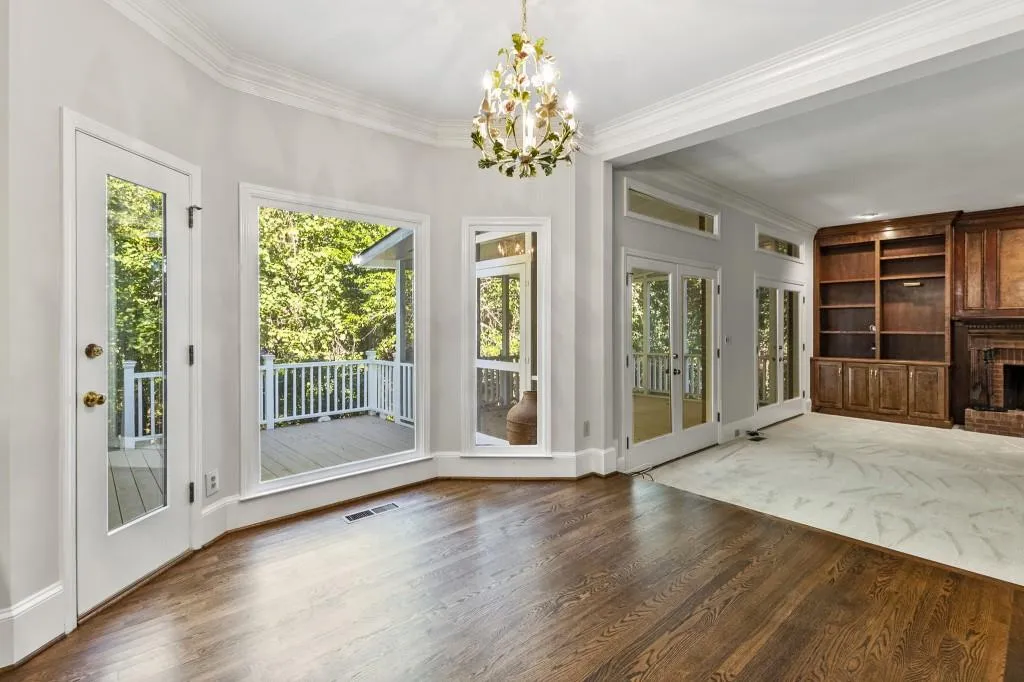 200 Marsh Glen Point, Sandy Springs, Georgia 30328, 5 Bedrooms Bedrooms, ,4 BathroomsBathrooms,Residential,Sold,200 Marsh Glen Point,6951735