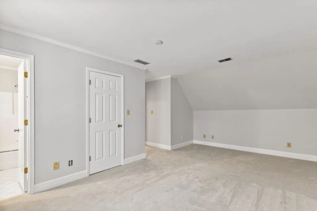 200 Marsh Glen Point, Sandy Springs, Georgia 30328, 5 Bedrooms Bedrooms, ,4 BathroomsBathrooms,Residential,Sold,200 Marsh Glen Point,6951735