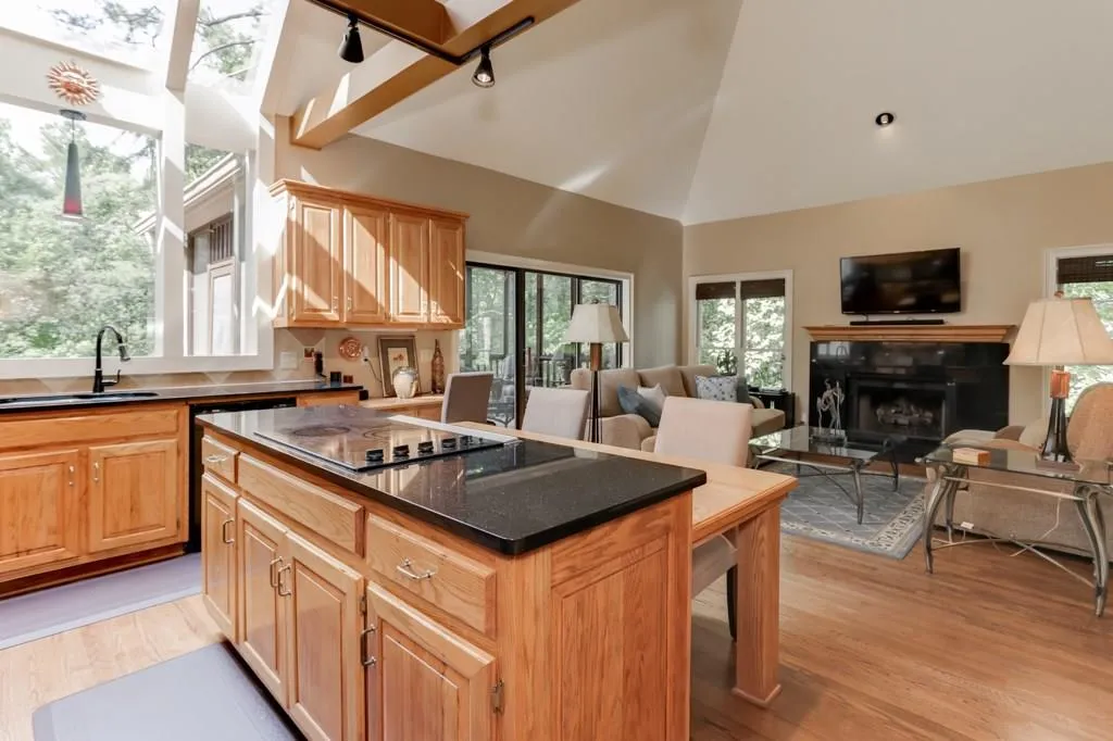 185 Grogans Landing, Sandy Springs, Georgia 30350, 6 Bedrooms Bedrooms, ,4 BathroomsBathrooms,Residential,Sold,185 Grogans Landing,6088493