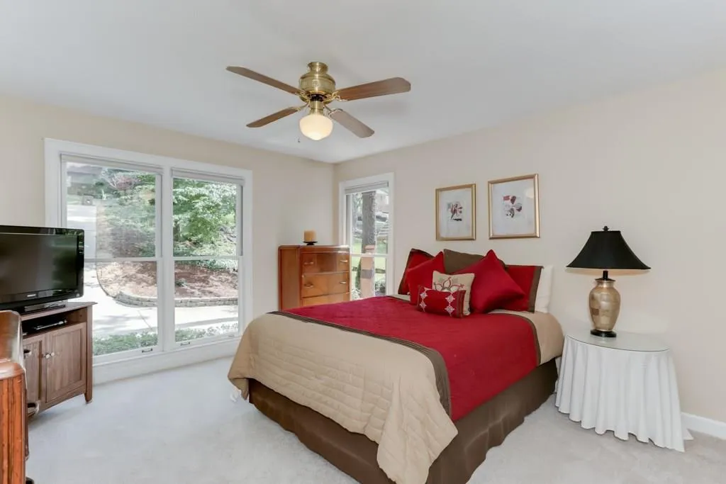 185 Grogans Landing, Sandy Springs, Georgia 30350, 6 Bedrooms Bedrooms, ,4 BathroomsBathrooms,Residential,Sold,185 Grogans Landing,6088493