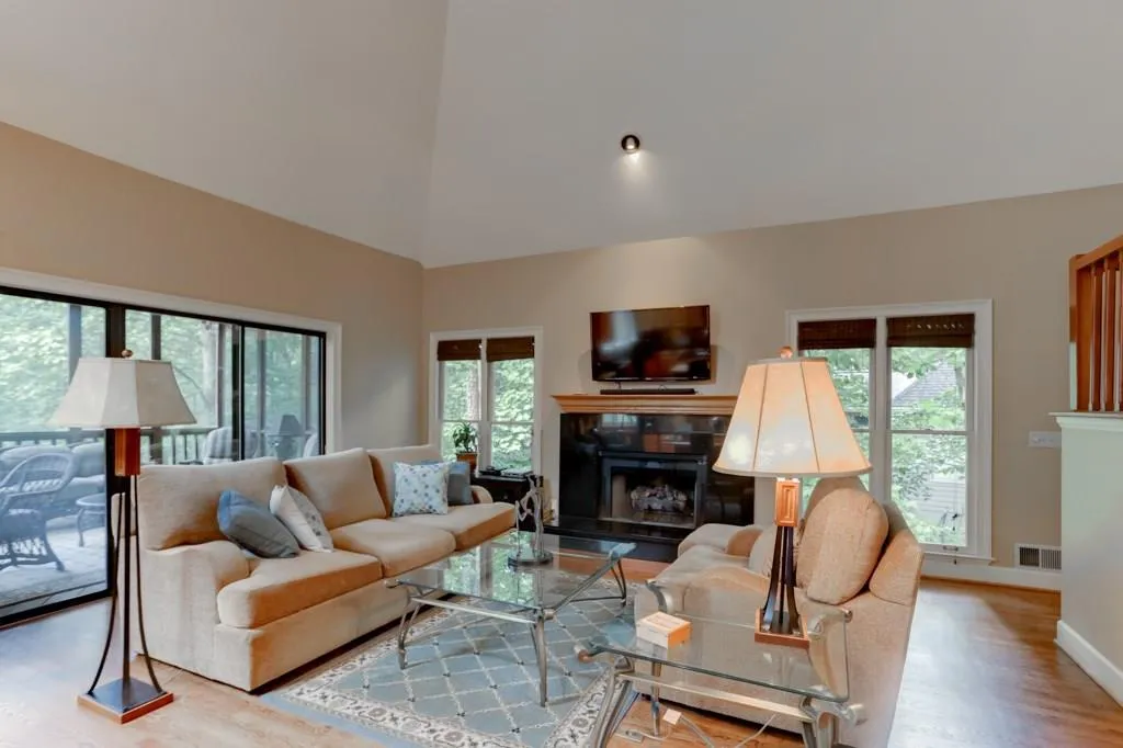 185 Grogans Landing, Sandy Springs, Georgia 30350, 6 Bedrooms Bedrooms, ,4 BathroomsBathrooms,Residential,Sold,185 Grogans Landing,6088493