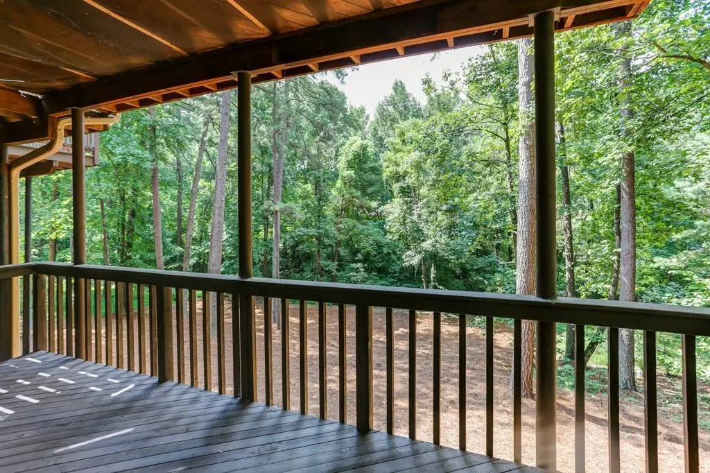 185 Grogans Landing, Sandy Springs, Georgia 30350, 6 Bedrooms Bedrooms, ,4 BathroomsBathrooms,Residential,Sold,185 Grogans Landing,6088493