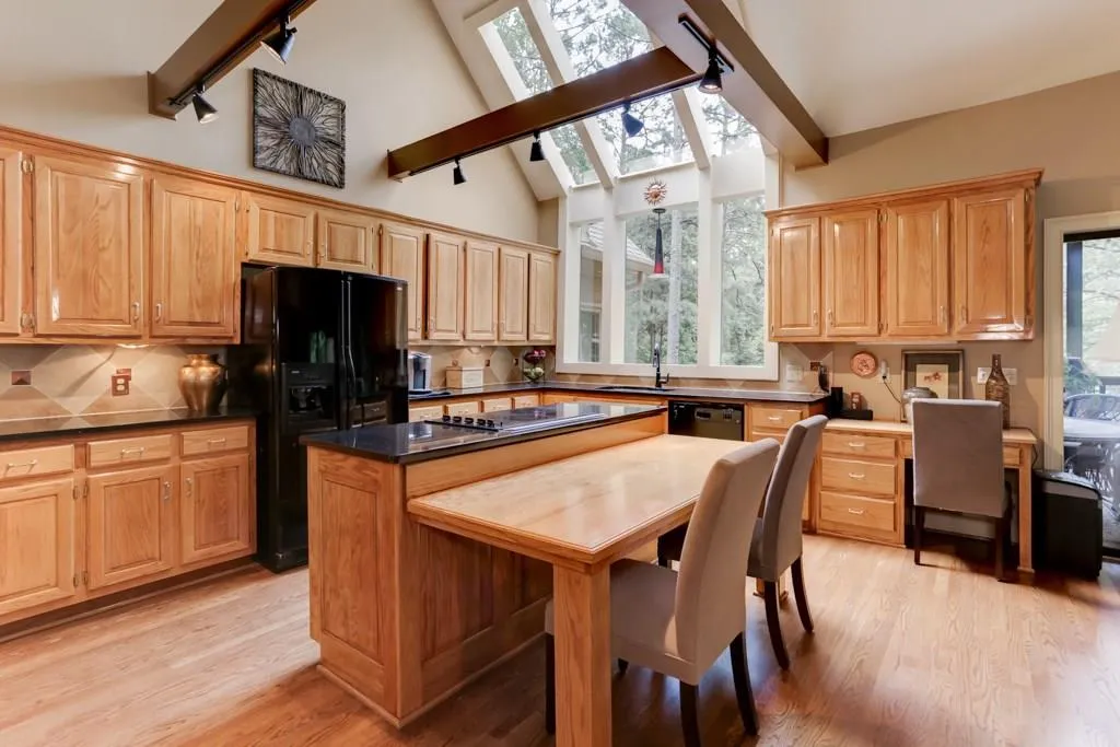 185 Grogans Landing, Sandy Springs, Georgia 30350, 6 Bedrooms Bedrooms, ,4 BathroomsBathrooms,Residential,Sold,185 Grogans Landing,6088493