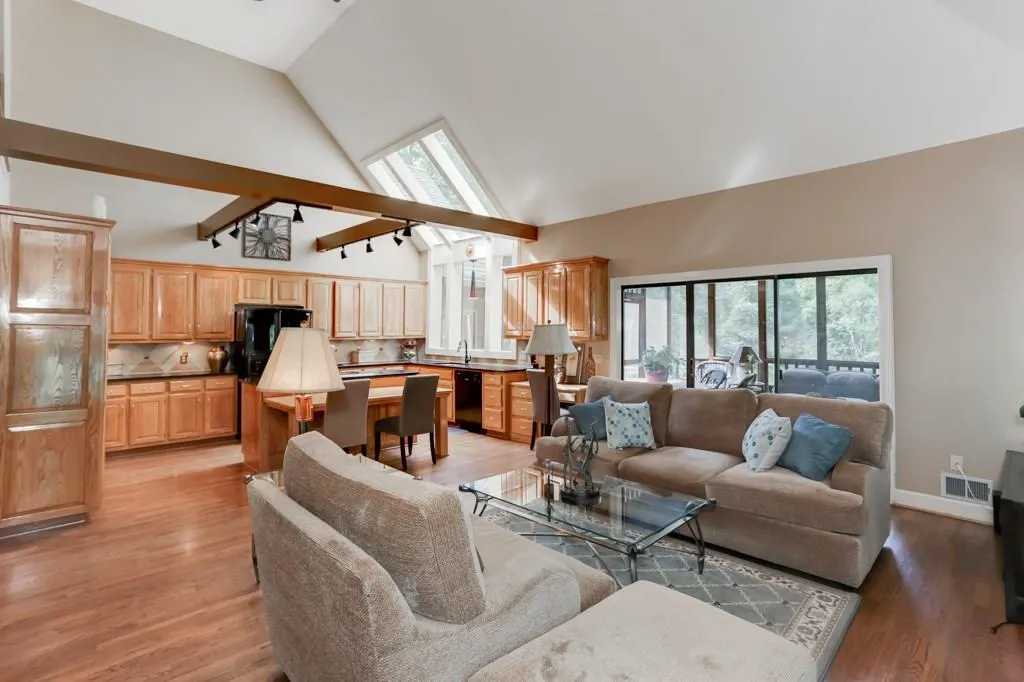 185 Grogans Landing, Sandy Springs, Georgia 30350, 6 Bedrooms Bedrooms, ,4 BathroomsBathrooms,Residential,Sold,185 Grogans Landing,6088493