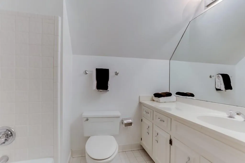 185 Grogans Landing, Sandy Springs, Georgia 30350, 6 Bedrooms Bedrooms, ,4 BathroomsBathrooms,Residential,Sold,185 Grogans Landing,6088493