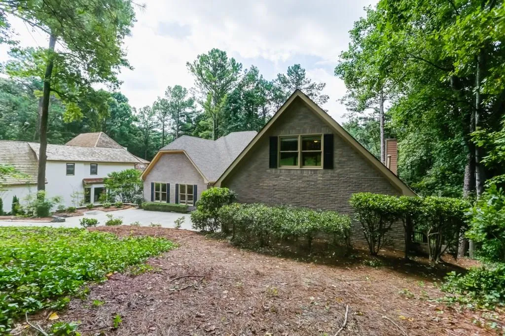 185 Grogans Landing, Sandy Springs, Georgia 30350, 6 Bedrooms Bedrooms, ,4 BathroomsBathrooms,Residential,Sold,185 Grogans Landing,6088493