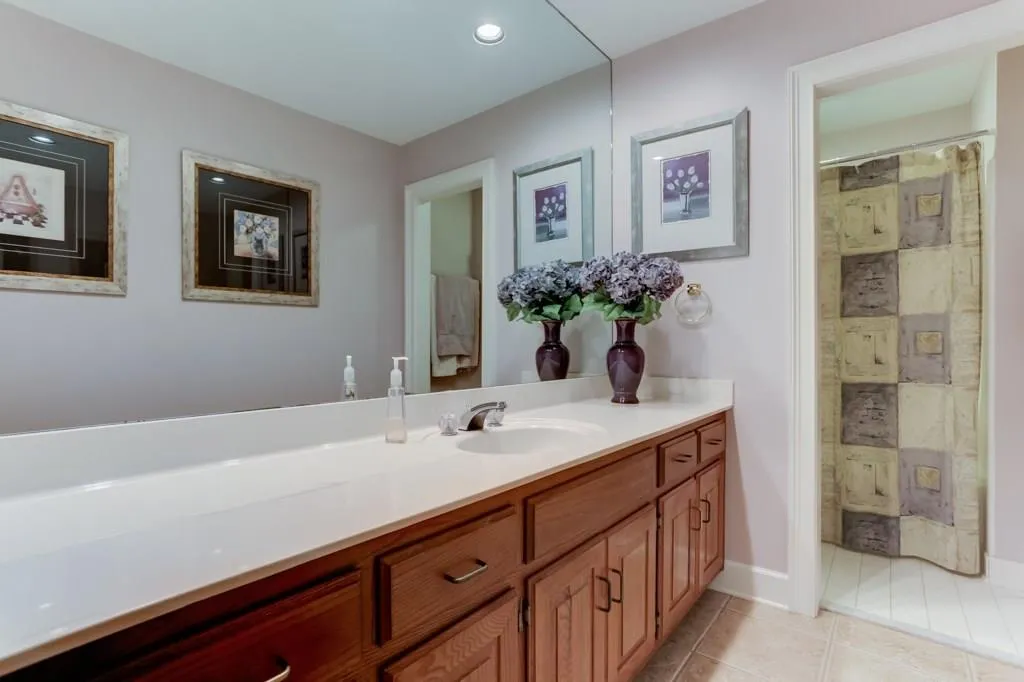 185 Grogans Landing, Sandy Springs, Georgia 30350, 6 Bedrooms Bedrooms, ,4 BathroomsBathrooms,Residential,Sold,185 Grogans Landing,6088493