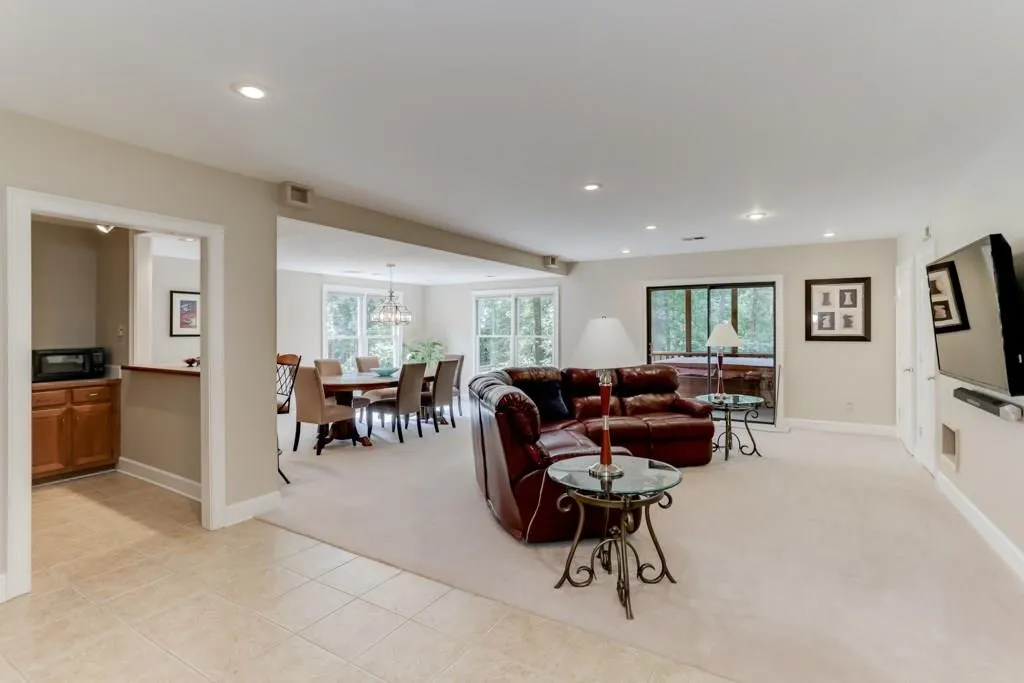 185 Grogans Landing, Sandy Springs, Georgia 30350, 6 Bedrooms Bedrooms, ,4 BathroomsBathrooms,Residential,Sold,185 Grogans Landing,6088493