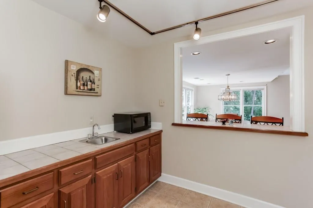 185 Grogans Landing, Sandy Springs, Georgia 30350, 6 Bedrooms Bedrooms, ,4 BathroomsBathrooms,Residential,Sold,185 Grogans Landing,6088493