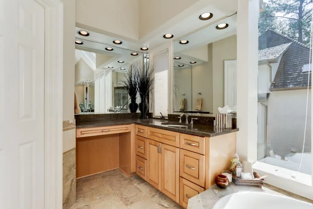 185 Grogans Landing, Sandy Springs, Georgia 30350, 6 Bedrooms Bedrooms, ,4 BathroomsBathrooms,Residential,Sold,185 Grogans Landing,6088493