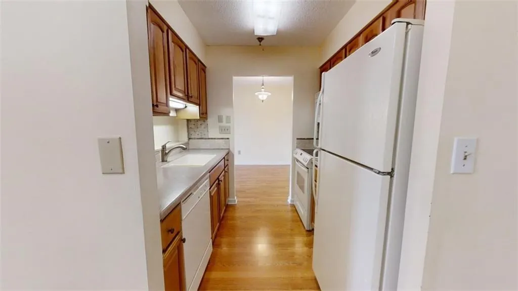 300 Johnson Ferry Road Ne Unit A801, Sandy Springs, Georgia 30328, 1 Bedroom Bedrooms, ,1 BathroomBathrooms,Residential,Sold,300 Johnson Ferry Road Ne Unit A801,7360973