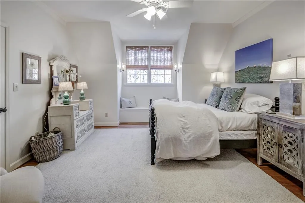 5205 Riverview Road, Atlanta, Georgia 30327, 5 Bedrooms Bedrooms, ,4 BathroomsBathrooms,Residential,Sold,5205 Riverview Road,6529031