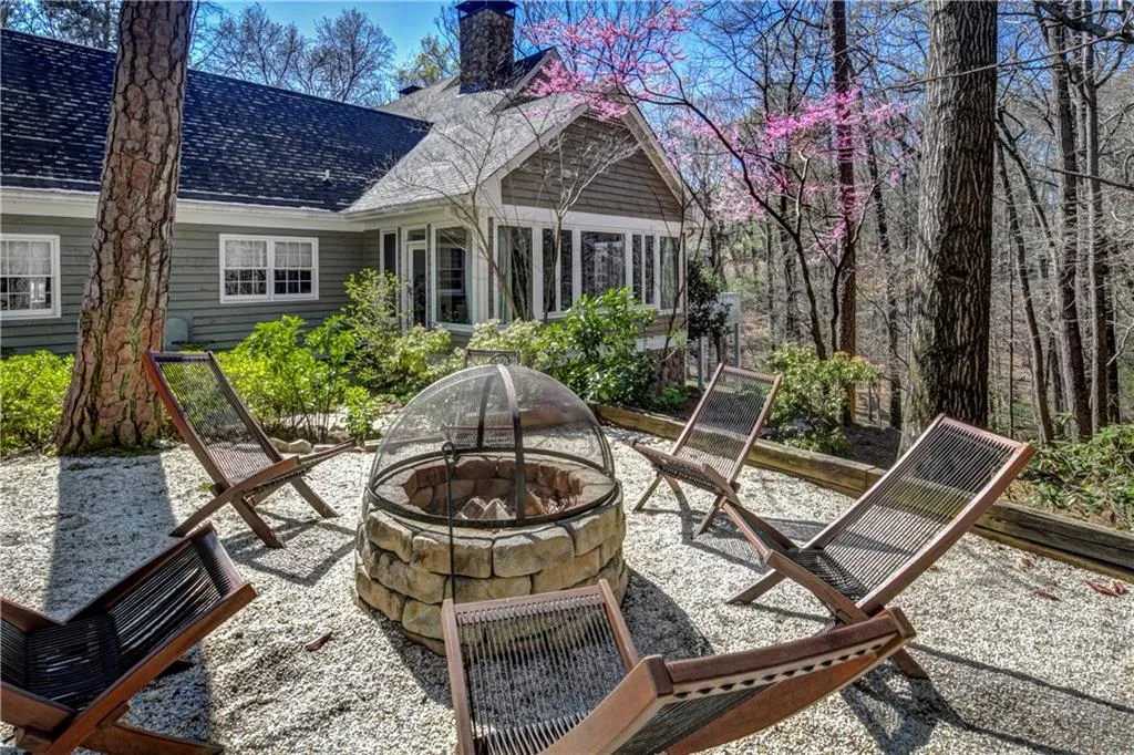 5205 Riverview Road, Atlanta, Georgia 30327, 5 Bedrooms Bedrooms, ,4 BathroomsBathrooms,Residential,Sold,5205 Riverview Road,6529031