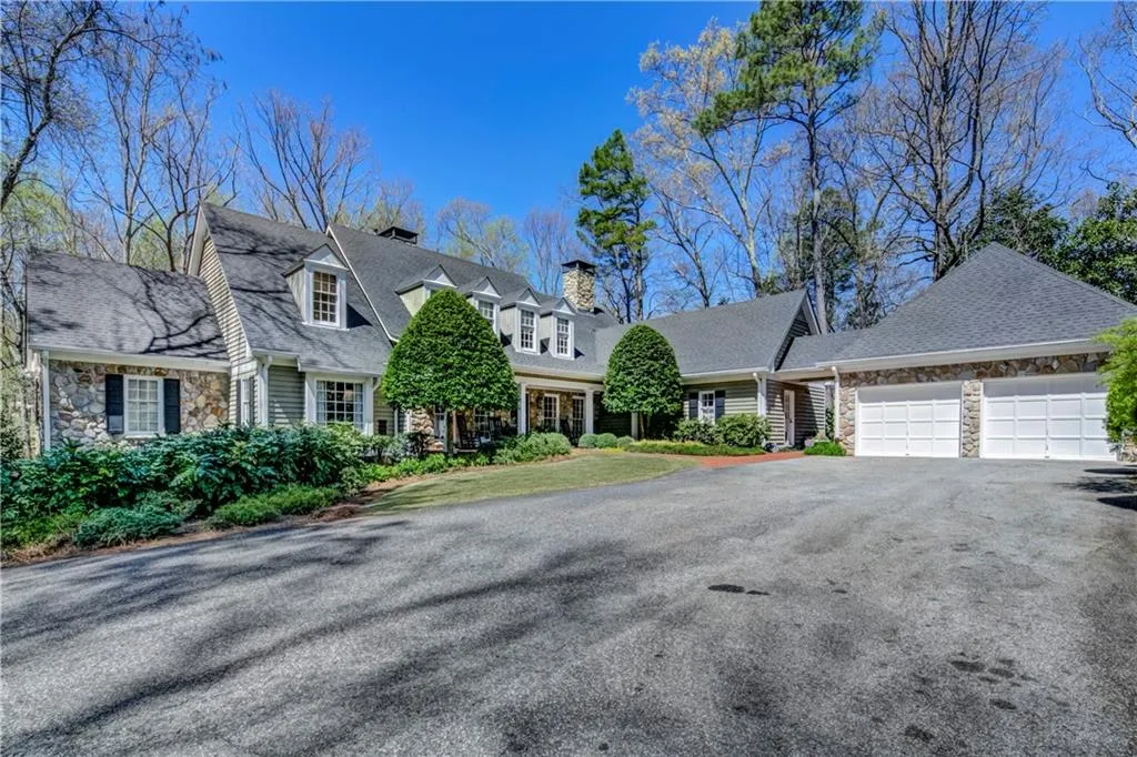 5205 Riverview Road, Atlanta, Georgia 30327, 5 Bedrooms Bedrooms, ,4 BathroomsBathrooms,Residential,Sold,5205 Riverview Road,6529031