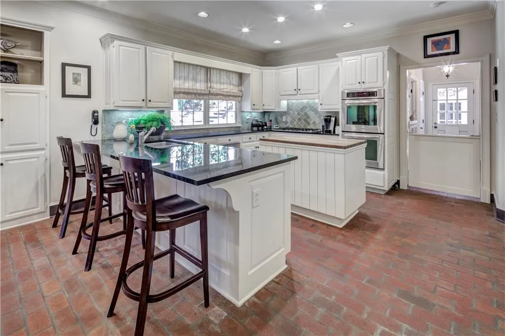 5205 Riverview Road, Atlanta, Georgia 30327, 5 Bedrooms Bedrooms, ,4 BathroomsBathrooms,Residential,Sold,5205 Riverview Road,6529031