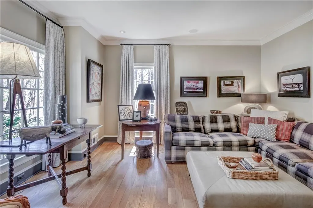 5205 Riverview Road, Atlanta, Georgia 30327, 5 Bedrooms Bedrooms, ,4 BathroomsBathrooms,Residential,Sold,5205 Riverview Road,6529031