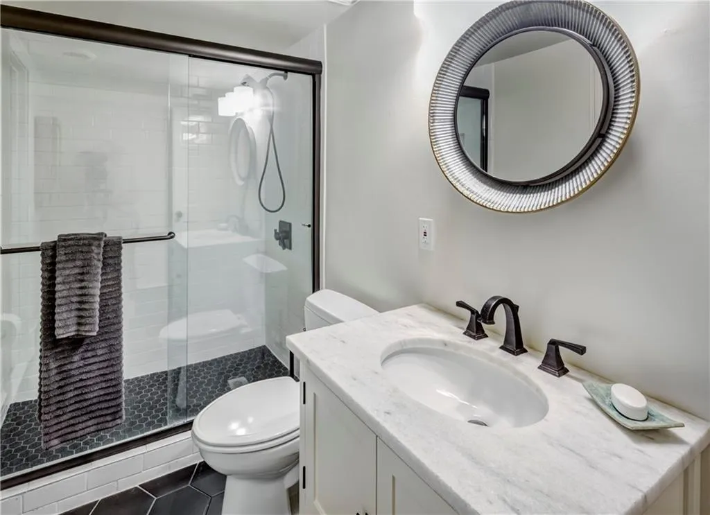 5205 Riverview Road, Atlanta, Georgia 30327, 5 Bedrooms Bedrooms, ,4 BathroomsBathrooms,Residential,Sold,5205 Riverview Road,6529031