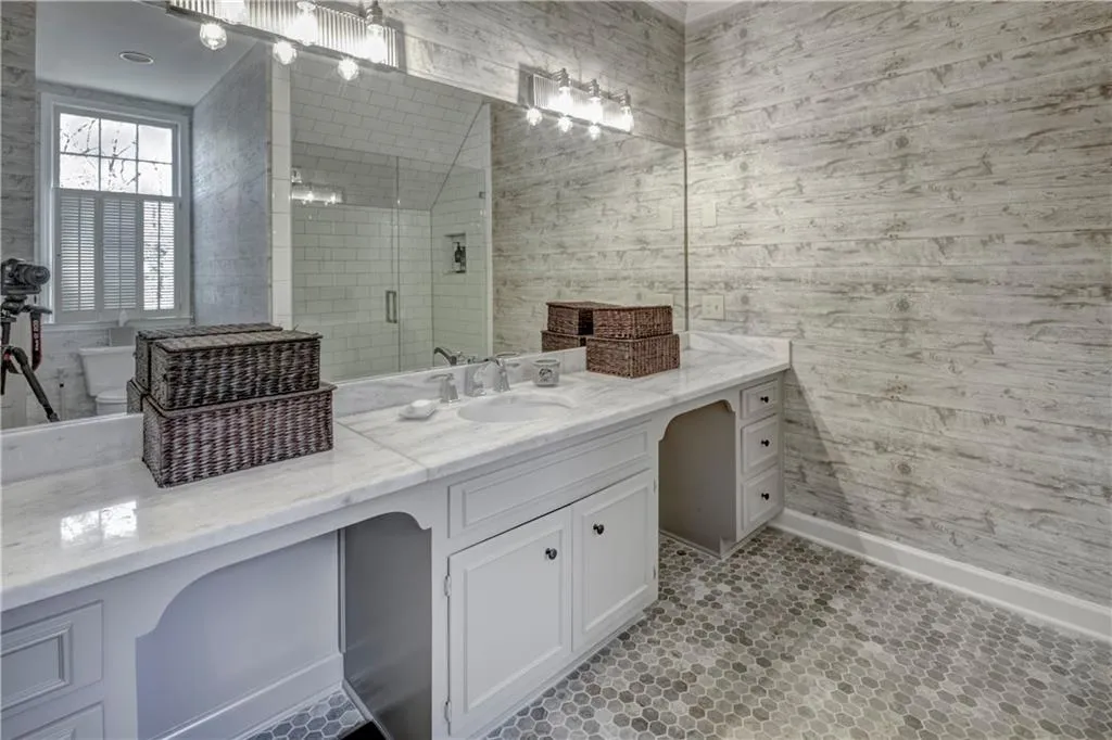 5205 Riverview Road, Atlanta, Georgia 30327, 5 Bedrooms Bedrooms, ,4 BathroomsBathrooms,Residential,Sold,5205 Riverview Road,6529031