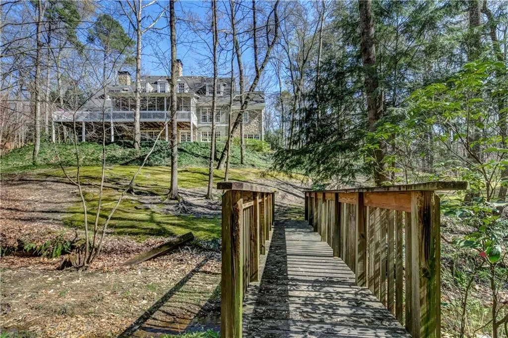 5205 Riverview Road, Atlanta, Georgia 30327, 5 Bedrooms Bedrooms, ,4 BathroomsBathrooms,Residential,Sold,5205 Riverview Road,6529031