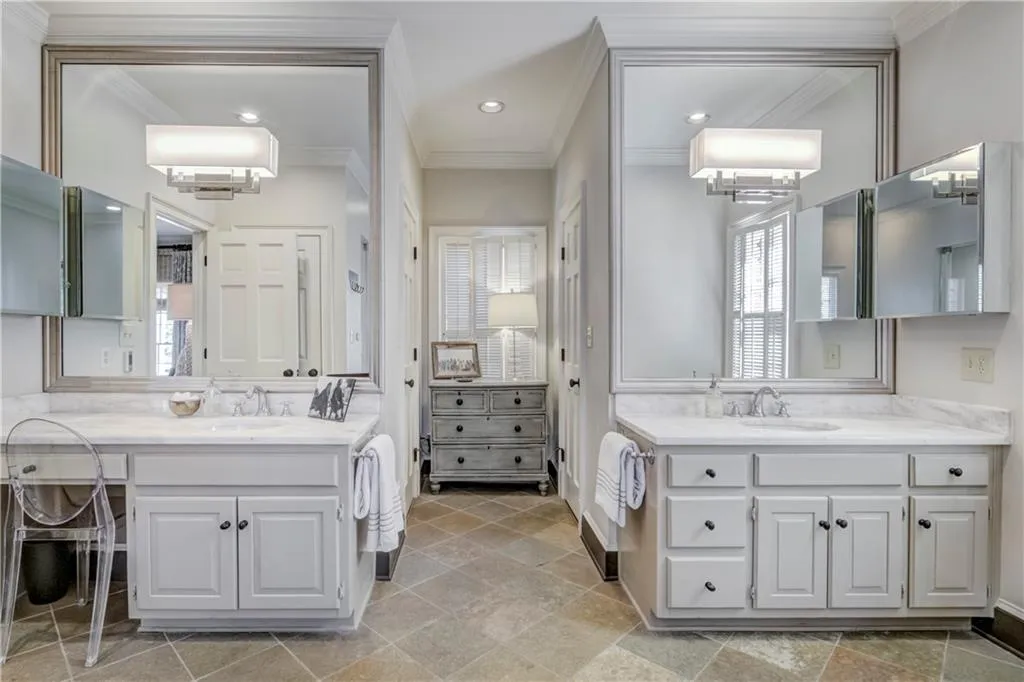 5205 Riverview Road, Atlanta, Georgia 30327, 5 Bedrooms Bedrooms, ,4 BathroomsBathrooms,Residential,Sold,5205 Riverview Road,6529031