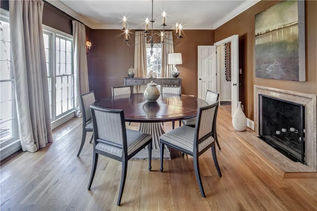 5205 Riverview Road, Atlanta, Georgia 30327, 5 Bedrooms Bedrooms, ,4 BathroomsBathrooms,Residential,Sold,5205 Riverview Road,6529031