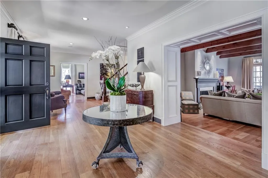 5205 Riverview Road, Atlanta, Georgia 30327, 5 Bedrooms Bedrooms, ,4 BathroomsBathrooms,Residential,Sold,5205 Riverview Road,6529031