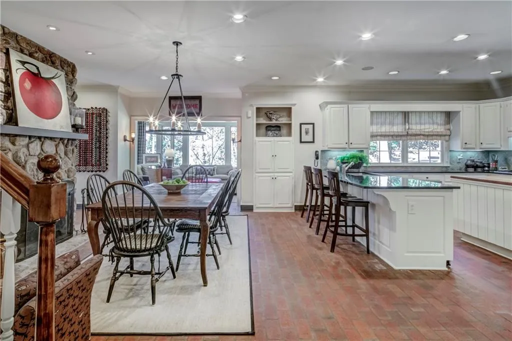 5205 Riverview Road, Atlanta, Georgia 30327, 5 Bedrooms Bedrooms, ,4 BathroomsBathrooms,Residential,Sold,5205 Riverview Road,6529031