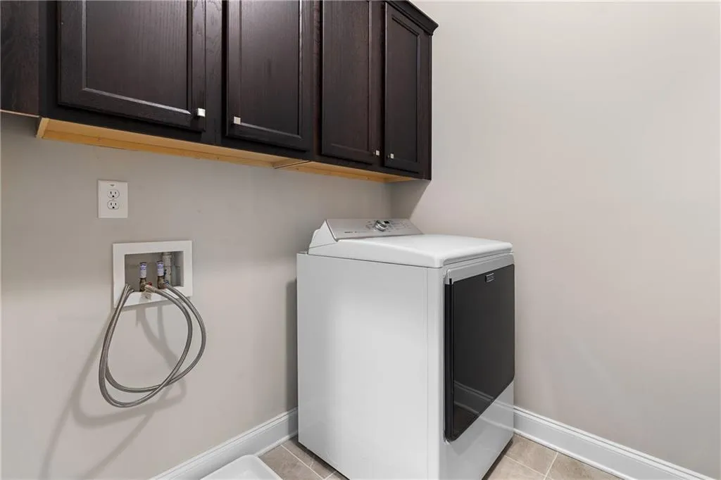 6763 Encore Boulevard, Atlanta, Georgia 30328, 4 Bedrooms Bedrooms, ,4 BathroomsBathrooms,Residential,Sold,6763 Encore Boulevard,7577109