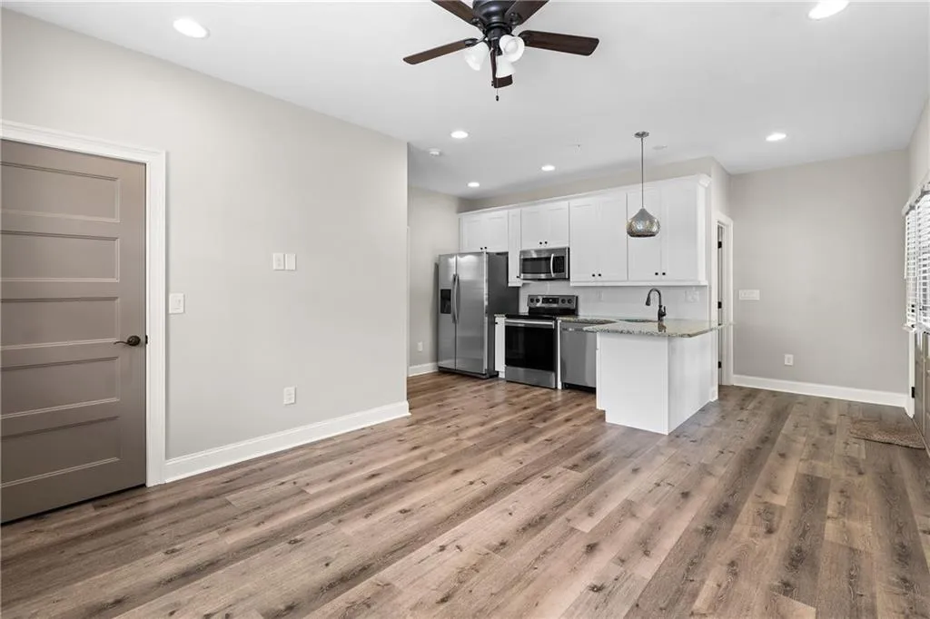 6763 Encore Boulevard, Atlanta, Georgia 30328, 4 Bedrooms Bedrooms, ,4 BathroomsBathrooms,Residential,Sold,6763 Encore Boulevard,7577109