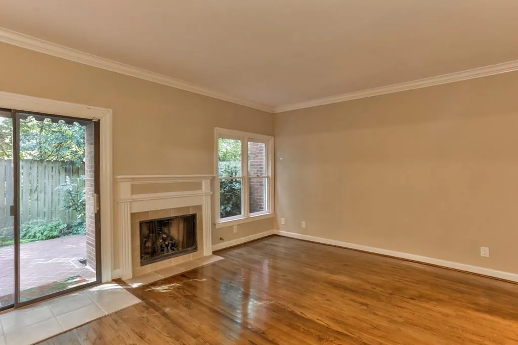 3873 Roswell Road Ne Unit 20, Atlanta, Georgia 30342, 3 Bedrooms Bedrooms, ,2 BathroomsBathrooms,Residential,Sold,3873 Roswell Road Ne Unit 20,5923411