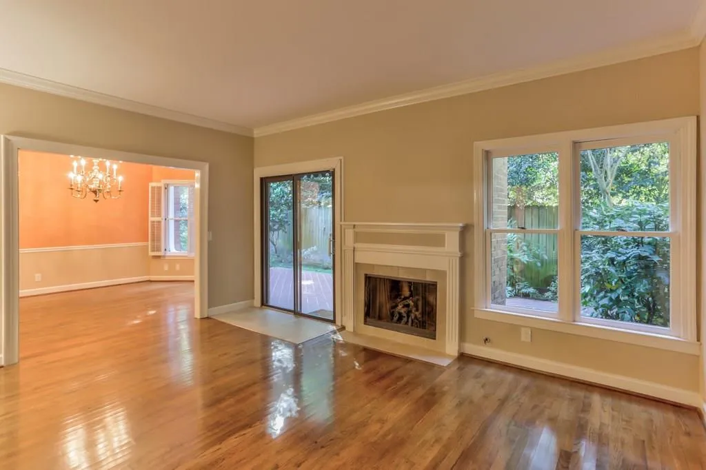 3873 Roswell Road Ne Unit 20, Atlanta, Georgia 30342, 3 Bedrooms Bedrooms, ,2 BathroomsBathrooms,Residential,Sold,3873 Roswell Road Ne Unit 20,5923411