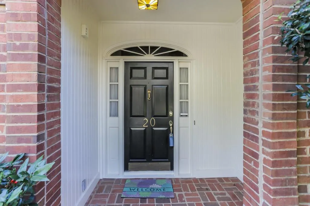 3873 Roswell Road Ne Unit 20, Atlanta, Georgia 30342, 3 Bedrooms Bedrooms, ,2 BathroomsBathrooms,Residential,Sold,3873 Roswell Road Ne Unit 20,5923411