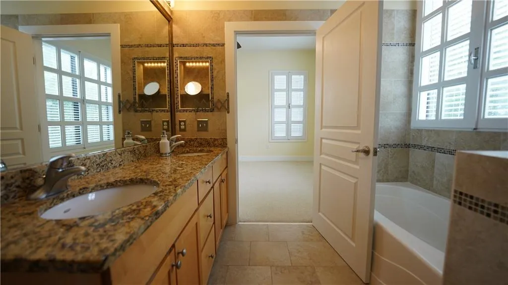 799 Hammond Drive Unit 119, Sandy Springs, Georgia 30328, 2 Bedrooms Bedrooms, ,2 BathroomsBathrooms,Residential,Sold,799 Hammond Drive Unit 119,7038761