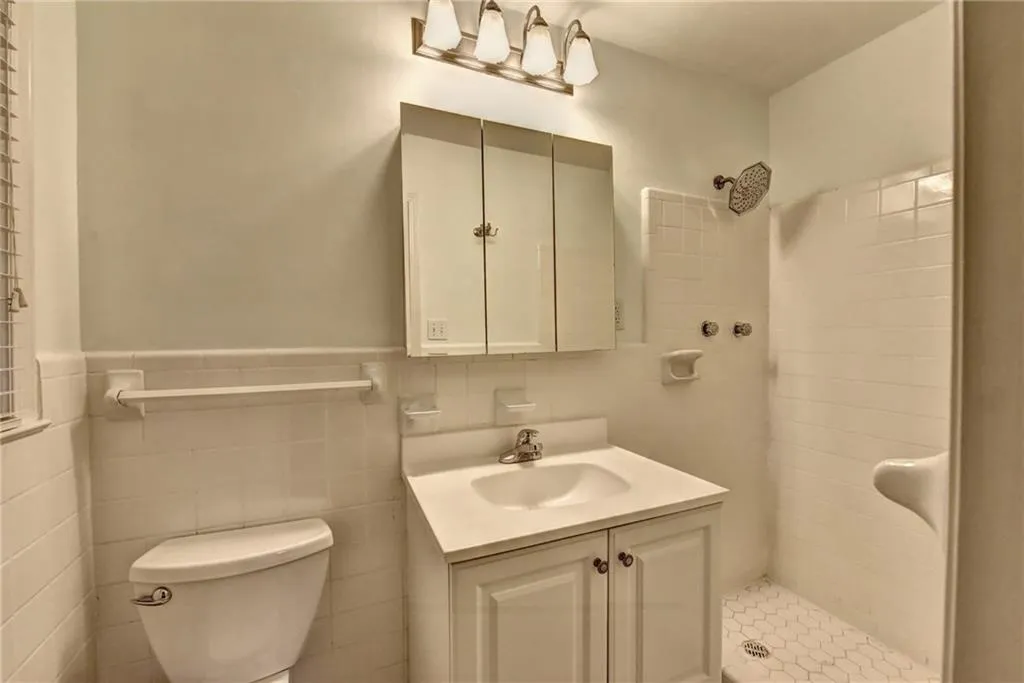 7275 Duncourtney Drive, Atlanta, Georgia 30328, 4 Bedrooms Bedrooms, ,3 BathroomsBathrooms,Residential,Sold,7275 Duncourtney Drive,5816099